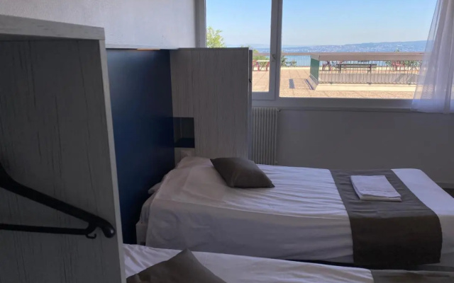 Côté Lac Hostel