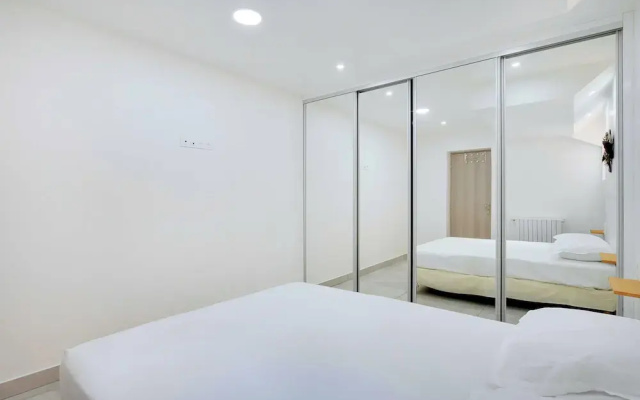 Appartement in the Heart of Paris Canal de L'ourq/crimee