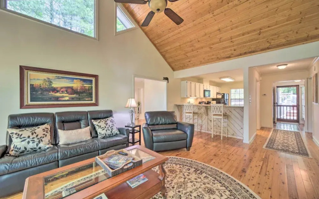 Scenic Sapphire Condo w/ Deck + Gas Grill!