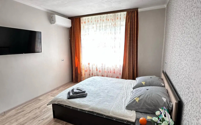 Ideal Apartment (Идеал Апартмент) на улице Первостроителей 1
