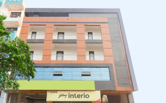 Super OYO 77736 Hotel Starlight