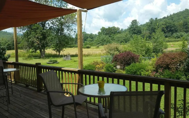 Coach Stop Inn & Tavern