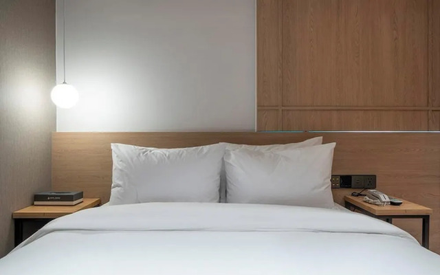 Busan Yongho-dong Athena Hotel