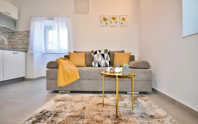 Apartment Erika - for 2 near the beach