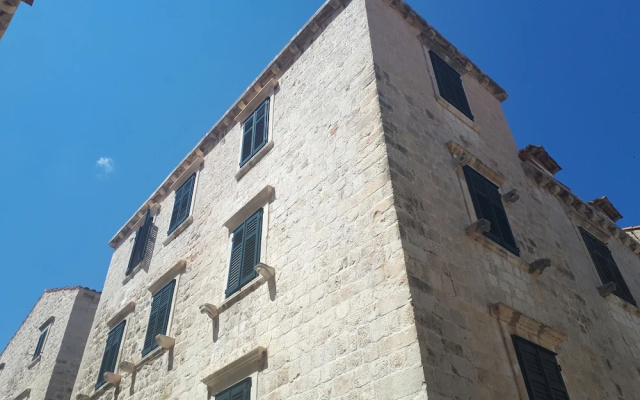 Old Town Ivory Apartments