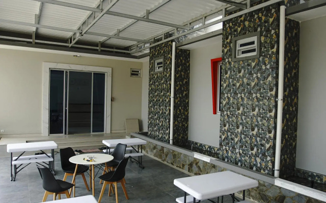 OYO 185 Roriz Residence