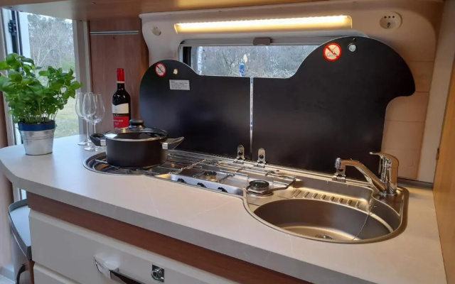Wohnwagen auf Privatgrundstück auf der Halbinsel Mönchgut/Rügen