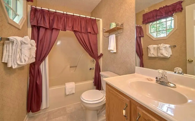 Mountain Hideaway 1 Bedroom Home with Fireplace
