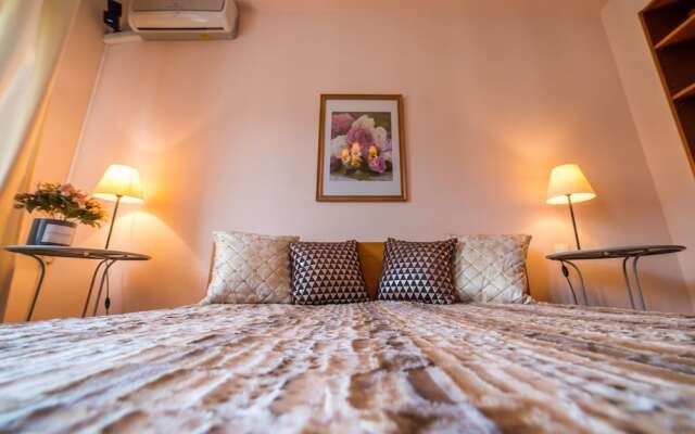 Апартаменты Lakshmi Apartment Voznesenskiy Москва комната для гостей
