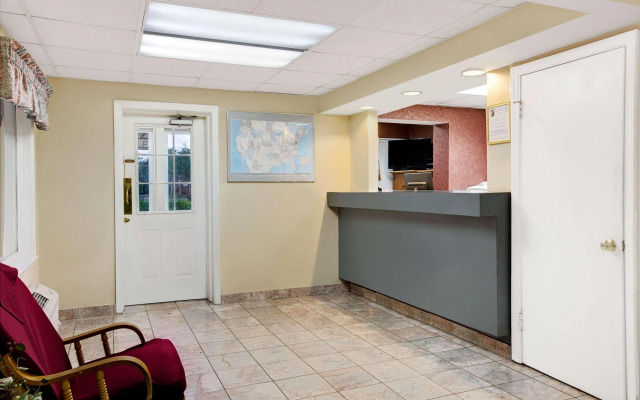 Super 8 By Wyndham Charlotte Downtown Area