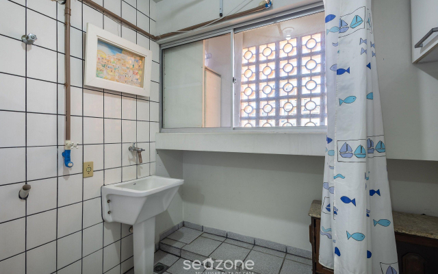 Apto 2Q 180m da praia com Garagem ERU032