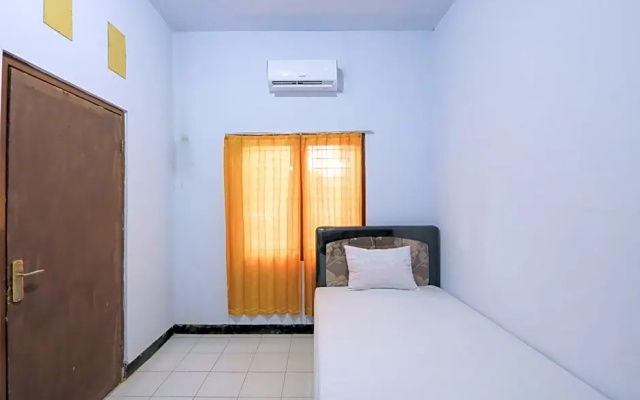 OYO Life 2724 Wisma Wijaya