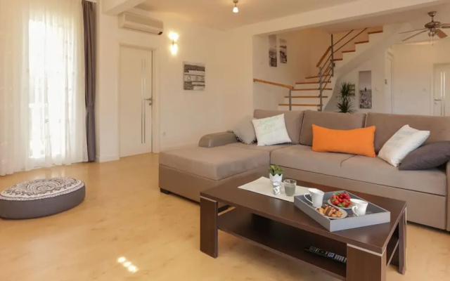 Lavish Villa in Poljica Near Sea