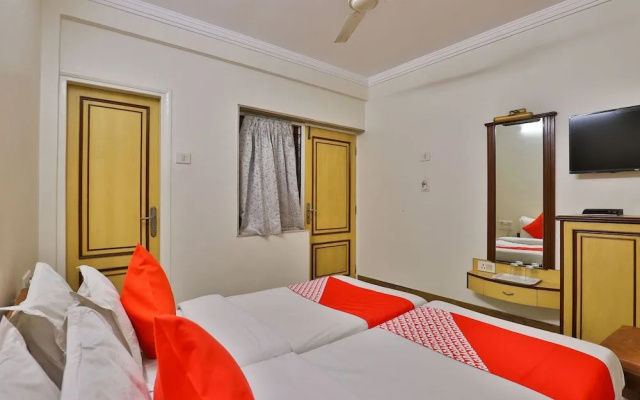 OYO 28667 Hotel Moti Mahal