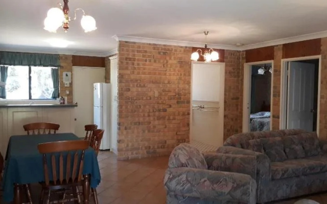 Acacia Apartments