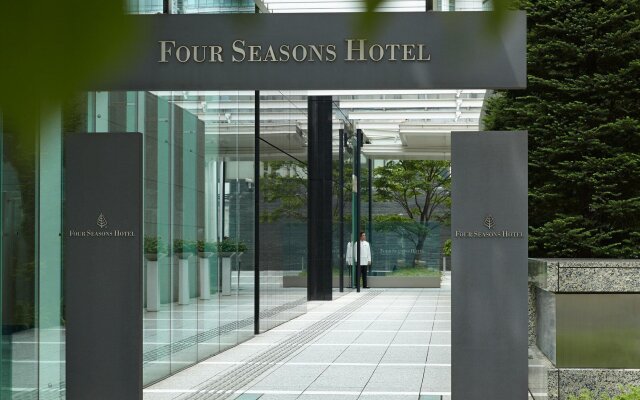 Отель Four Seasons Hotel Tokyo at Marunouchi Япония, Токио - отзывы, цены и фото номеров - забронировать отель Four Seasons Hotel Tokyo at Marunouchi онлайн вид на фасад