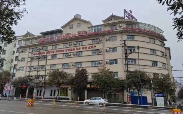 Luoping Golden Valley Taijia SPA Hotel