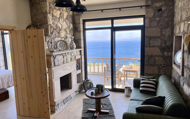 Assos Karadut Taş Otel
