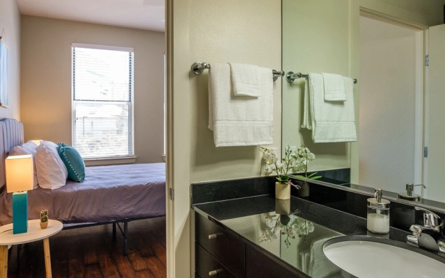 Reverchon Park Apartments by Frontdesk