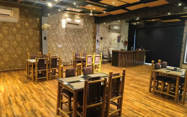 Hotel OPM & Restaurant