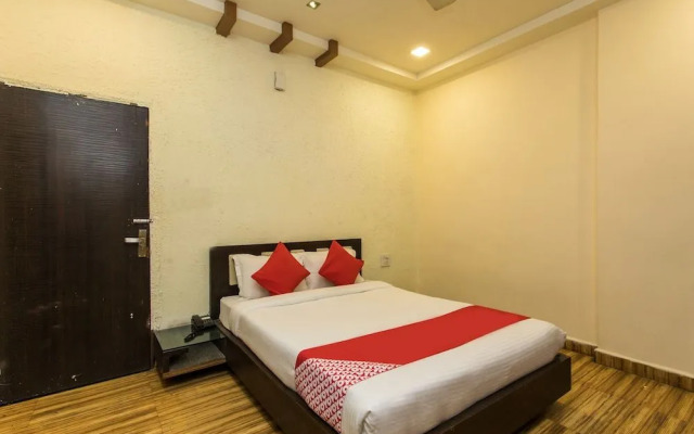 OYO 23471 Hotel Hilton Tower