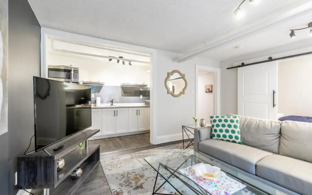 2BR Boutique Condo-prime Location DT Hamilton
