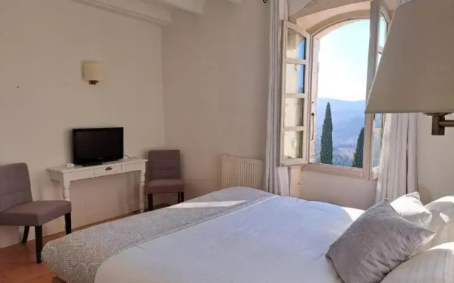 Logis Hotel Le Clos Des Sullys