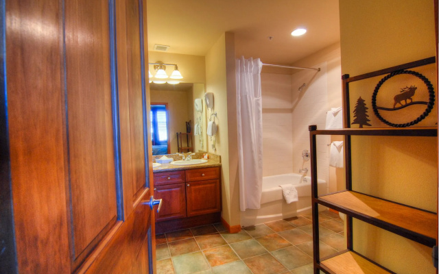 Zephyr Mountain Lodge