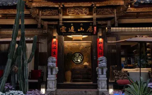 Lijiang Ancient Town Cloud Edge Mountain Retreat Boutique Homestay