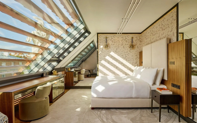 Hotel Verte, Warsaw, Autograph Collection