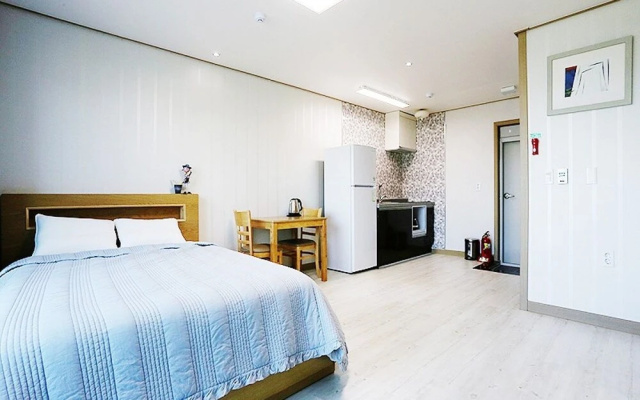 Tongyeong Cobalt Blue Pension