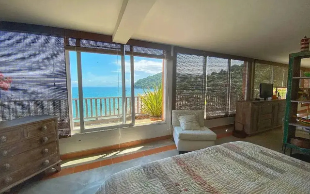Red Beach Mansion