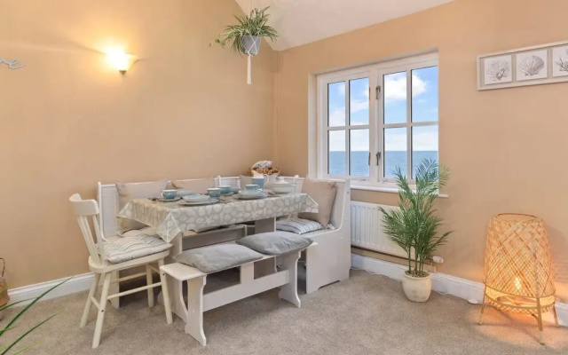 5 Sunny Cove - Direct Beach Access Sea Views