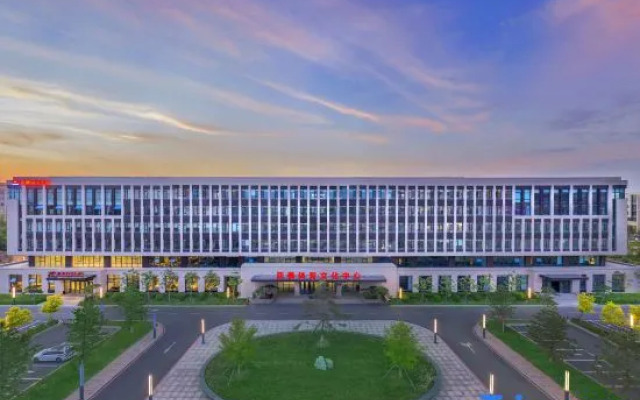 Yatai Conference Center Hotel
