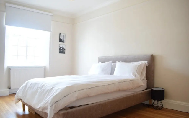 2 Bedroom Flat Near Hyde Park