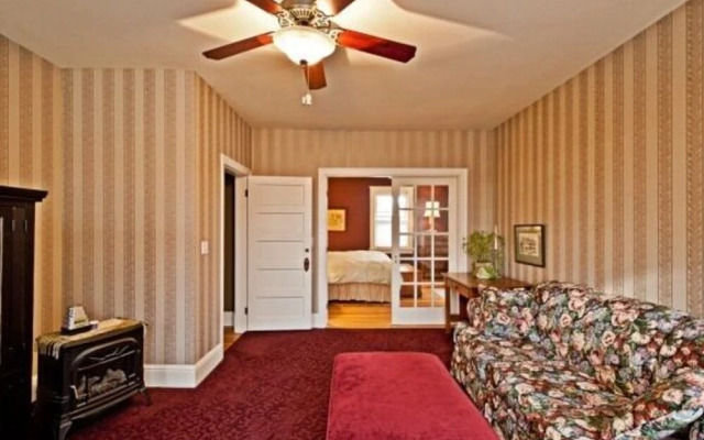 The Maxwell House Bed and Breakfast