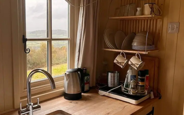 Cozy Cabin Retreat Near Chepstow