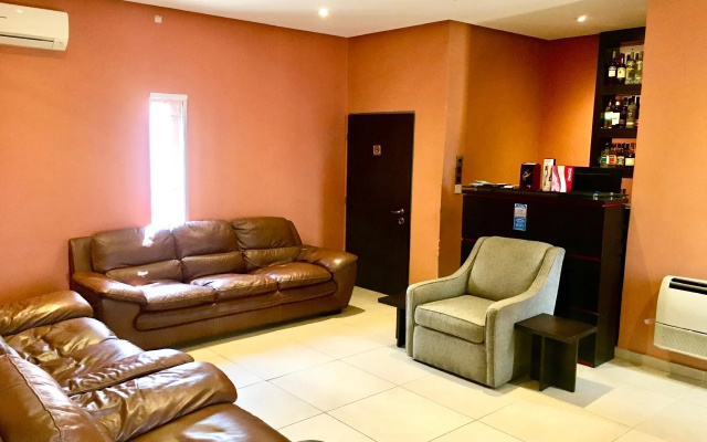 House 56 Hotel And Suite