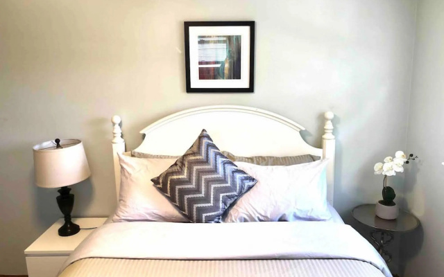 Comfortable safe 3bed flat near Boston