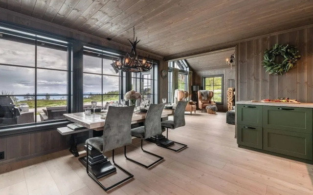 Cabin With Jacuzzi on Lifjell