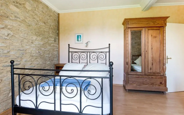 Luxurious Mansion in Castle Grounds in Lantheuil