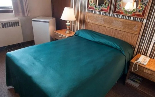 Curtis Gordon Motor Hotel