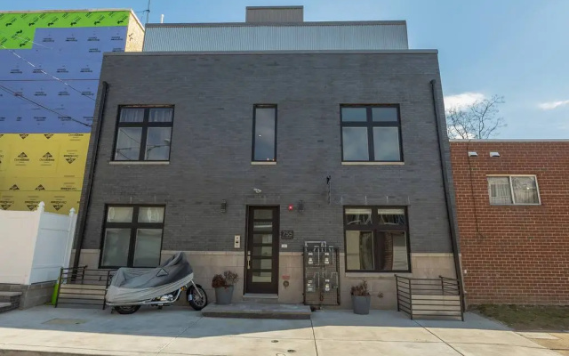 755 Capitol - C