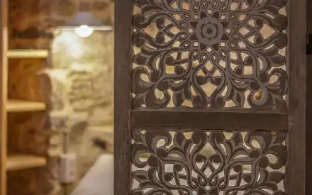Azura, traditional residence in Ano Syros
