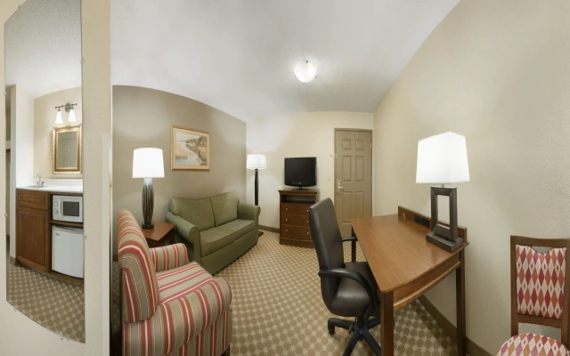 Holiday Inn Express & Suites Elyria by IHG