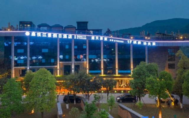 Shehong Xinyue Riverside Holiday Hotel