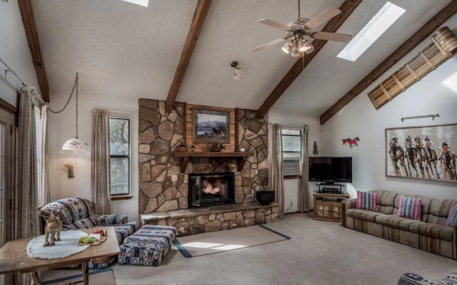 Enhanted Moose - Three Bedroom Cabin