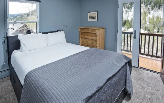 4112 Spruce Way 2 Bedroom Condo by RedAwning