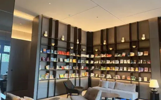 Zhuhai Jinwan Huafa Shangdu Aviation New City Atour Hotel