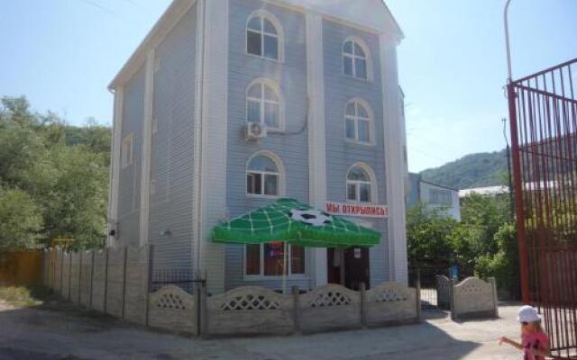 Гостиница Gostevoy Dom Nina в Ольгинке отзывы, цены и фото номеров - забронировать гостиницу Gostevoy Dom Nina онлайн Ольгинка вид на фасад